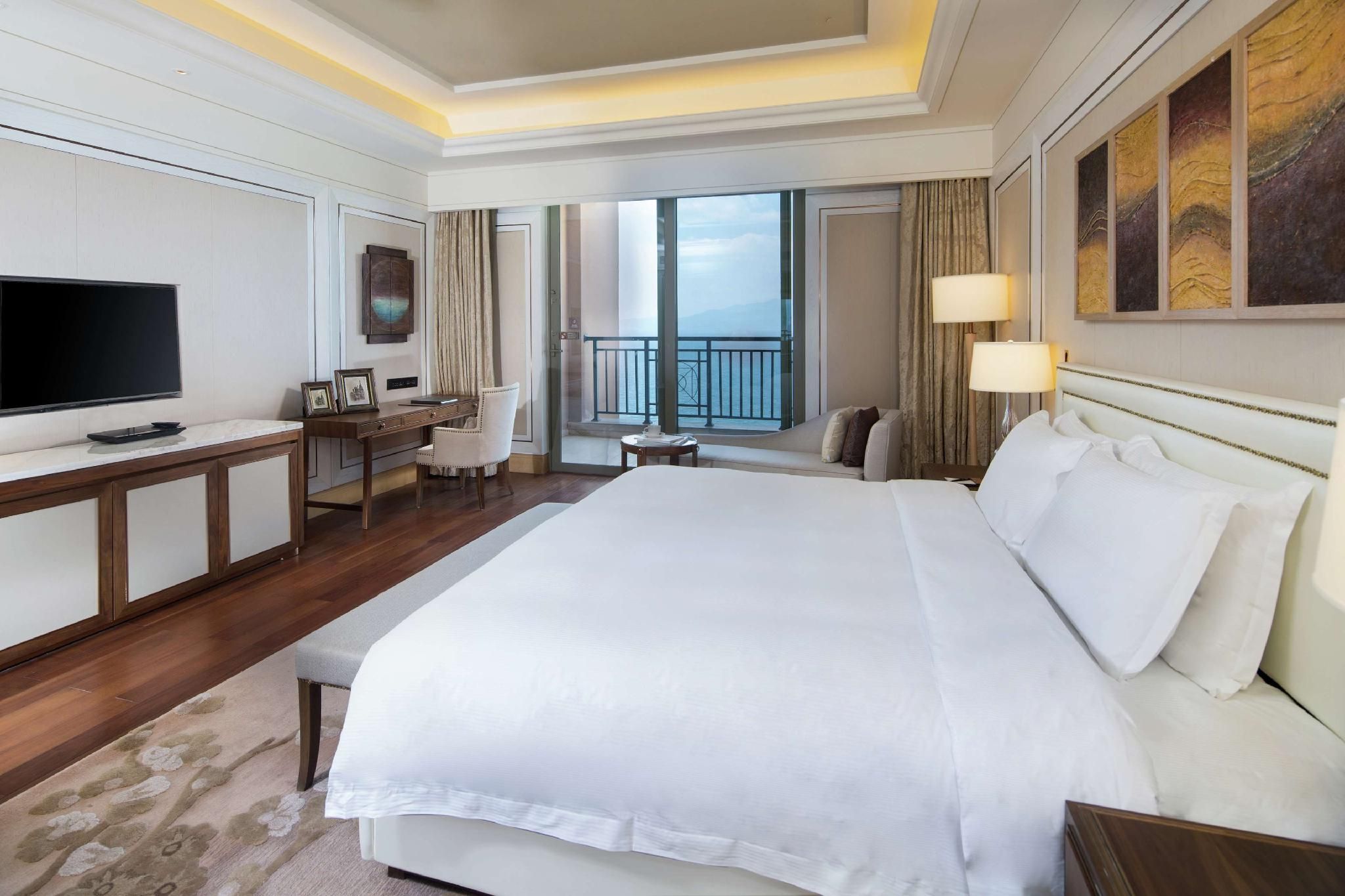 premier two bedroom suite - lake view