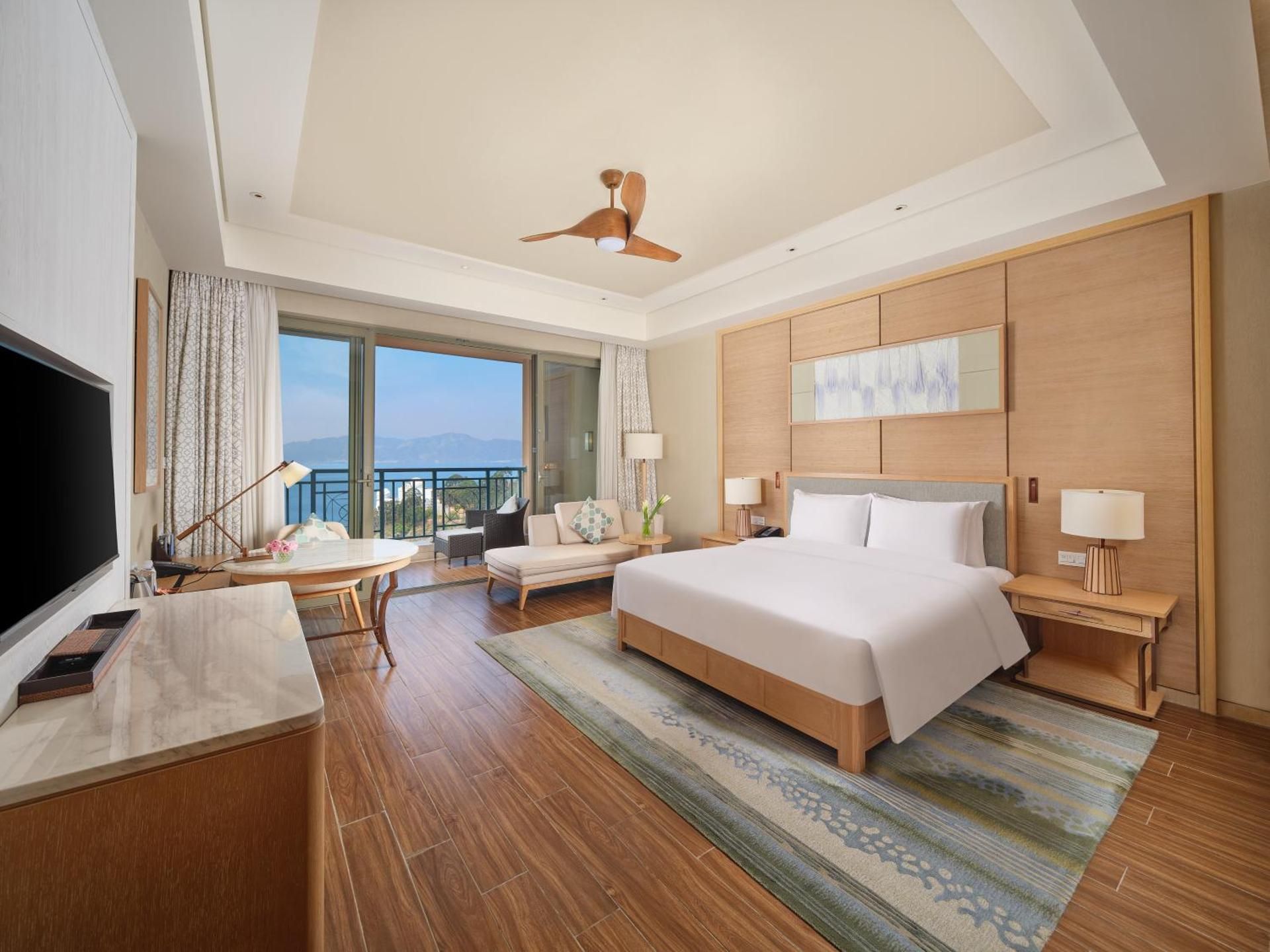 King Executive-lounge Access And Lake View