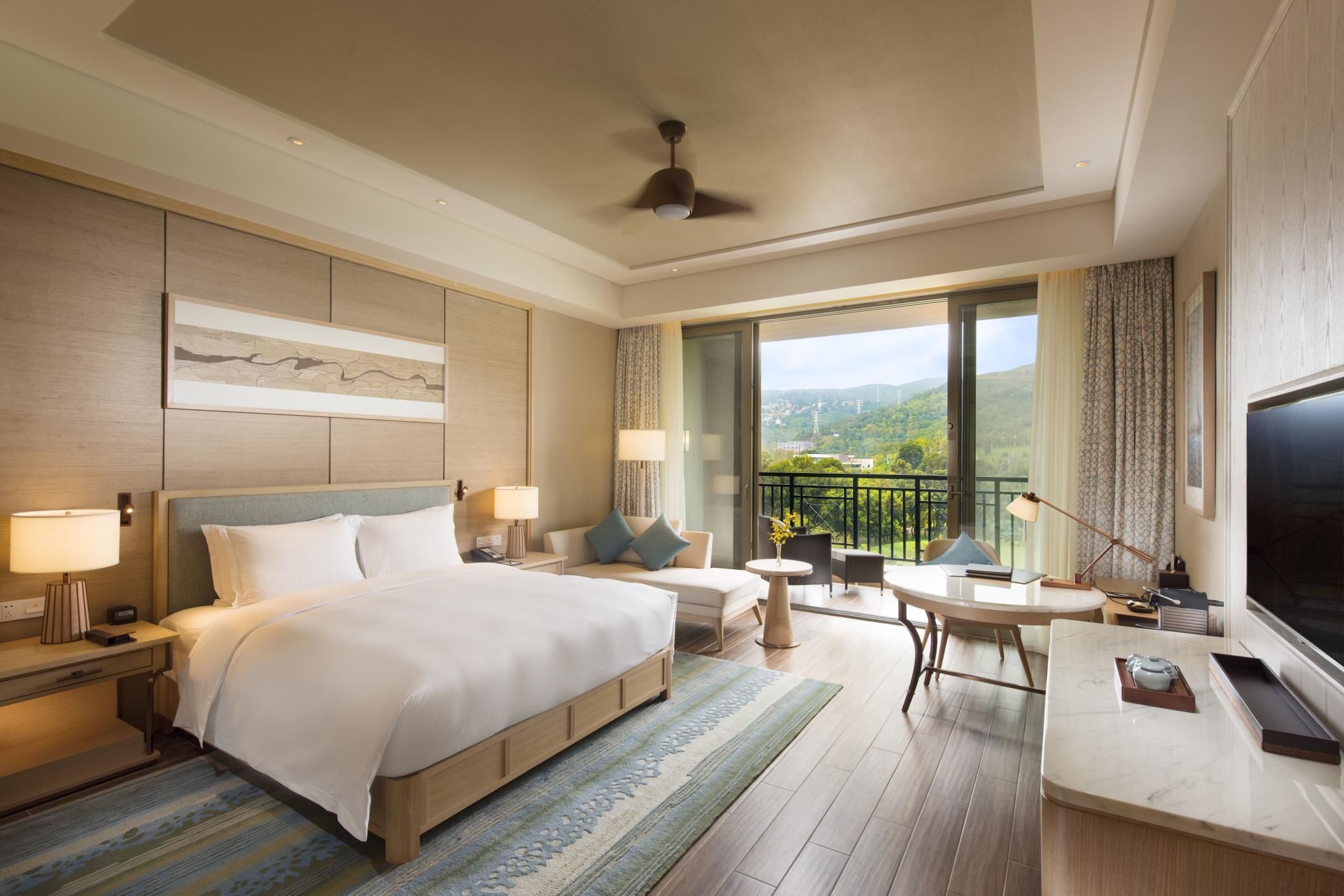 KING GUEST ROOM - BALCONY