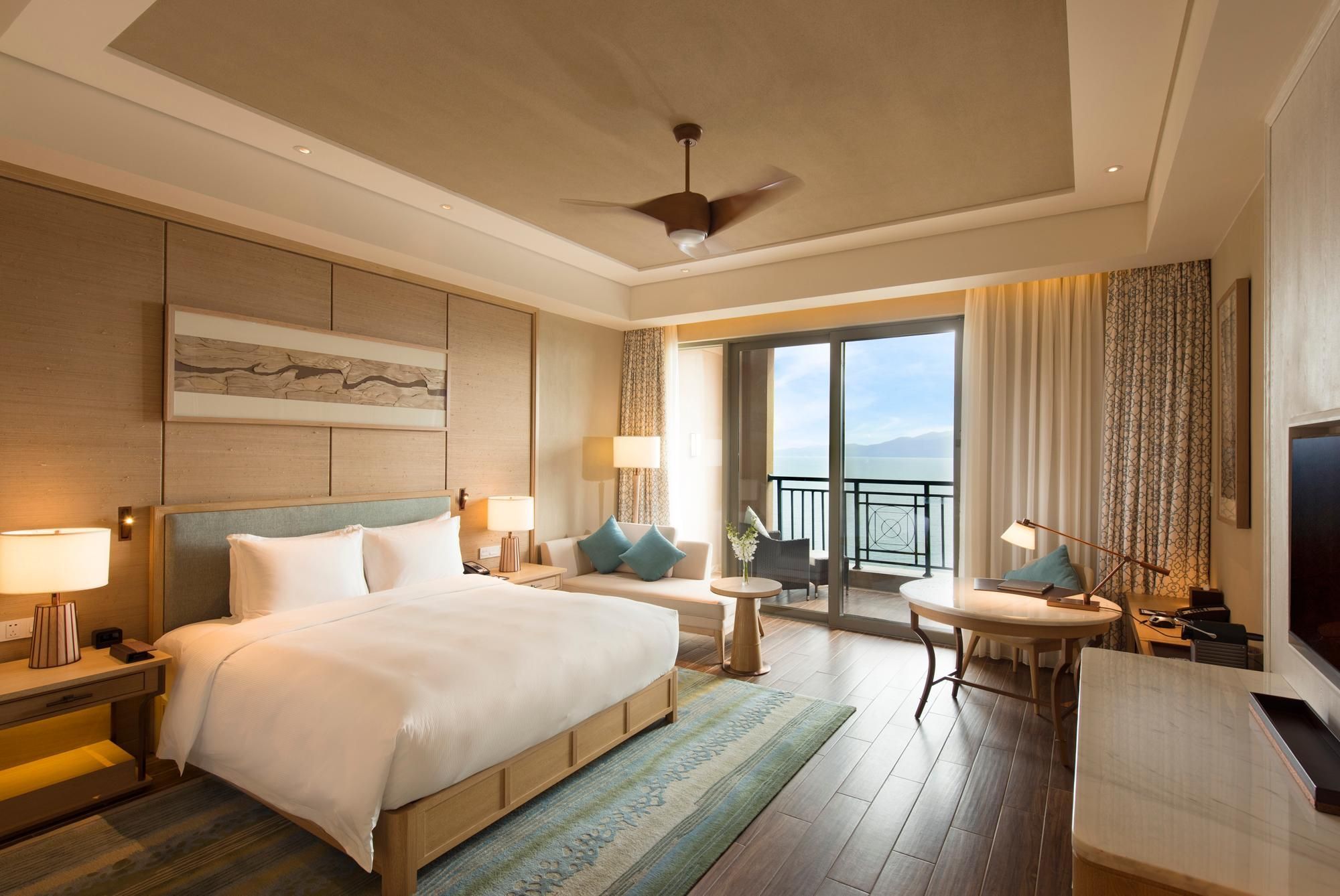 King Deluxe Room - Lake View And Balcony