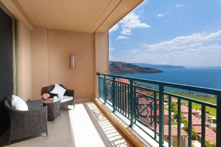 premier one bedroom suite - lake view