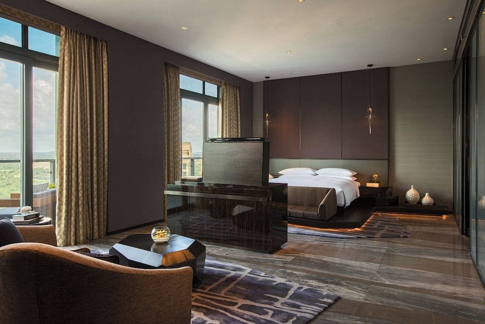 Presidential Suite, 1 King Bed, Golf View
