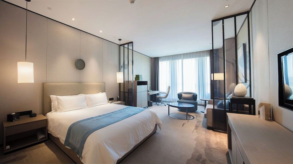 Business King Room