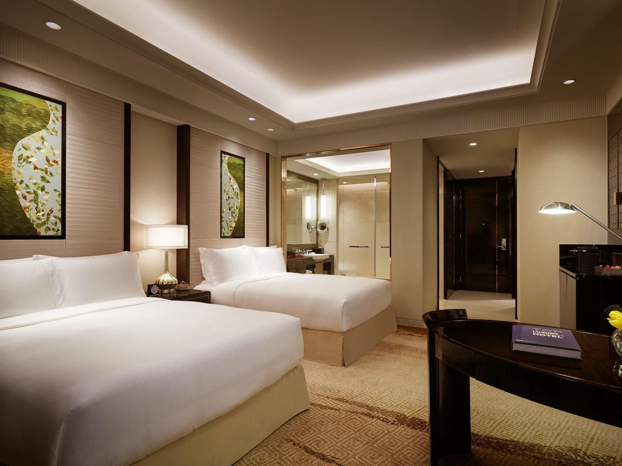 2 Queen Beds