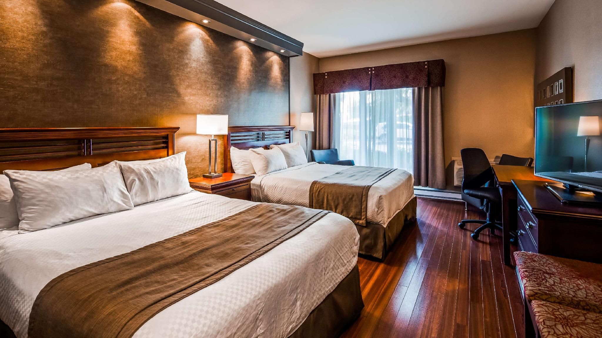 2 Queen Beds, Nonsmoking, Larger Room, Patio