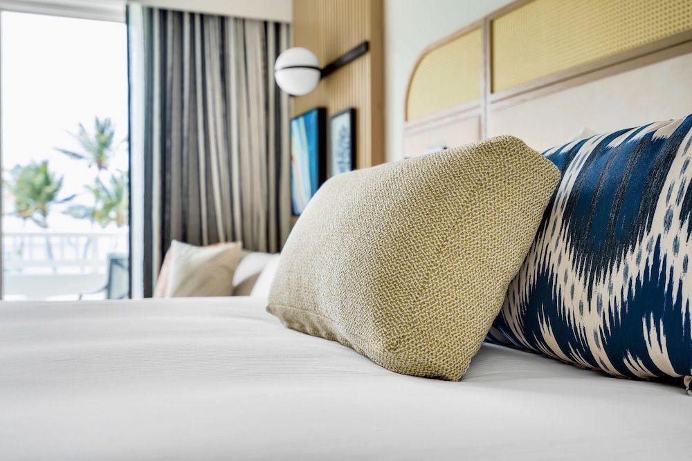 Deluxe Room, 1 King Bed, Marina View