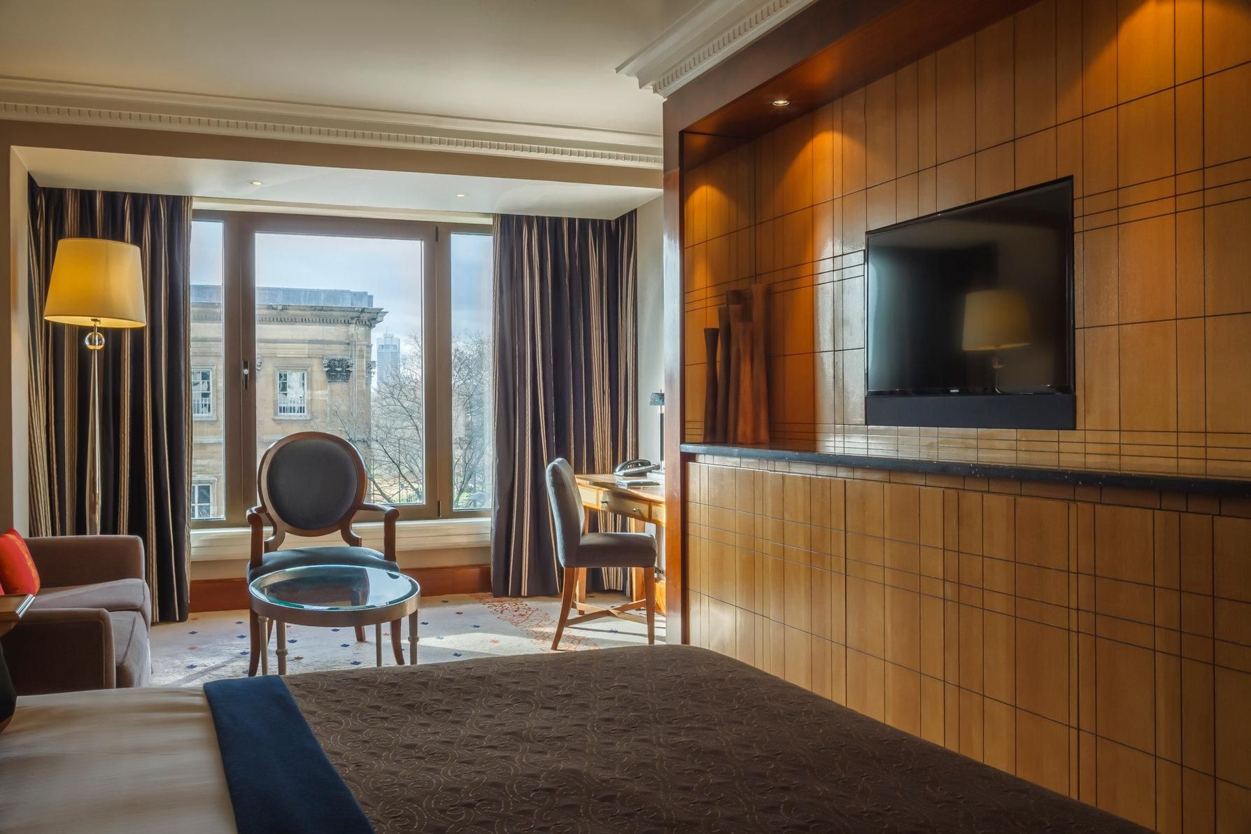 1 King Junior Suite