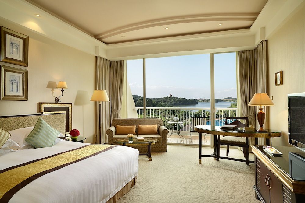 Deluxe Lake View Twin Room
