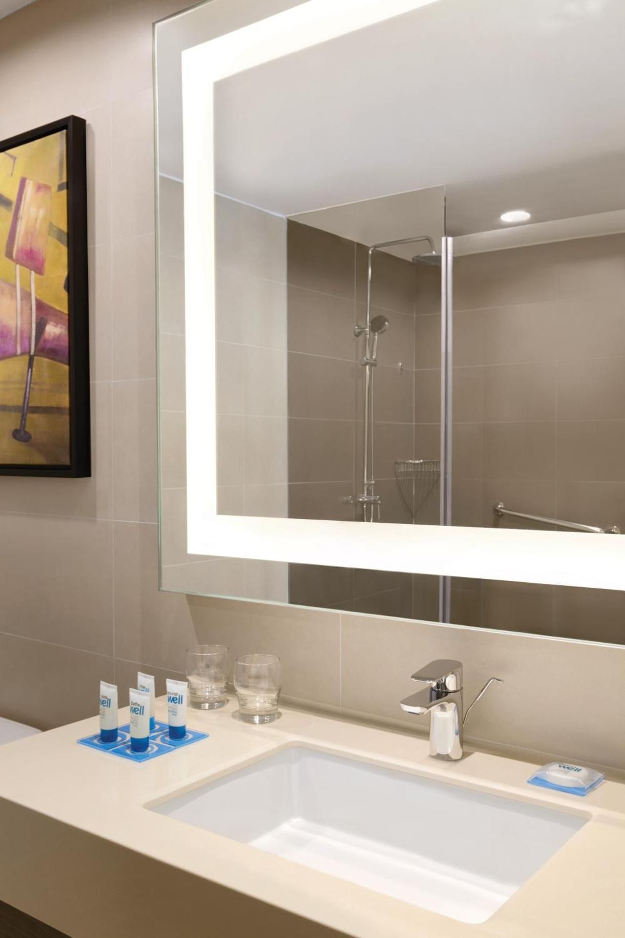 King Bed Studio Kitchen Suite (with Sofa Bed)