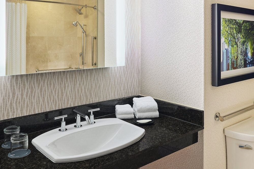 The Westin Michigan Avenue Chicago Traditional Room, 1 King Bed 7