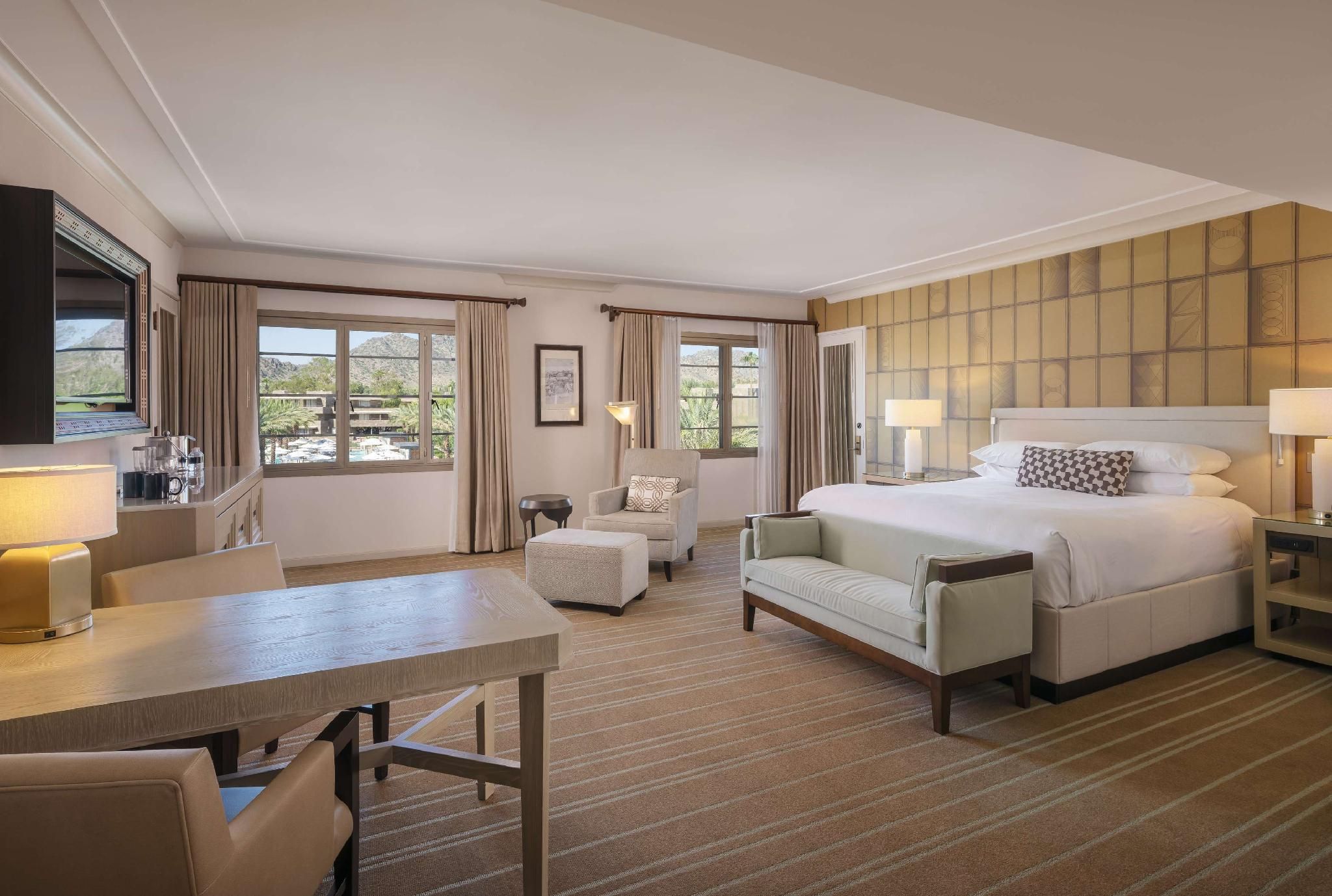 RESORT ROOM ONE KING BED MOB ACCESS RI SHOWER