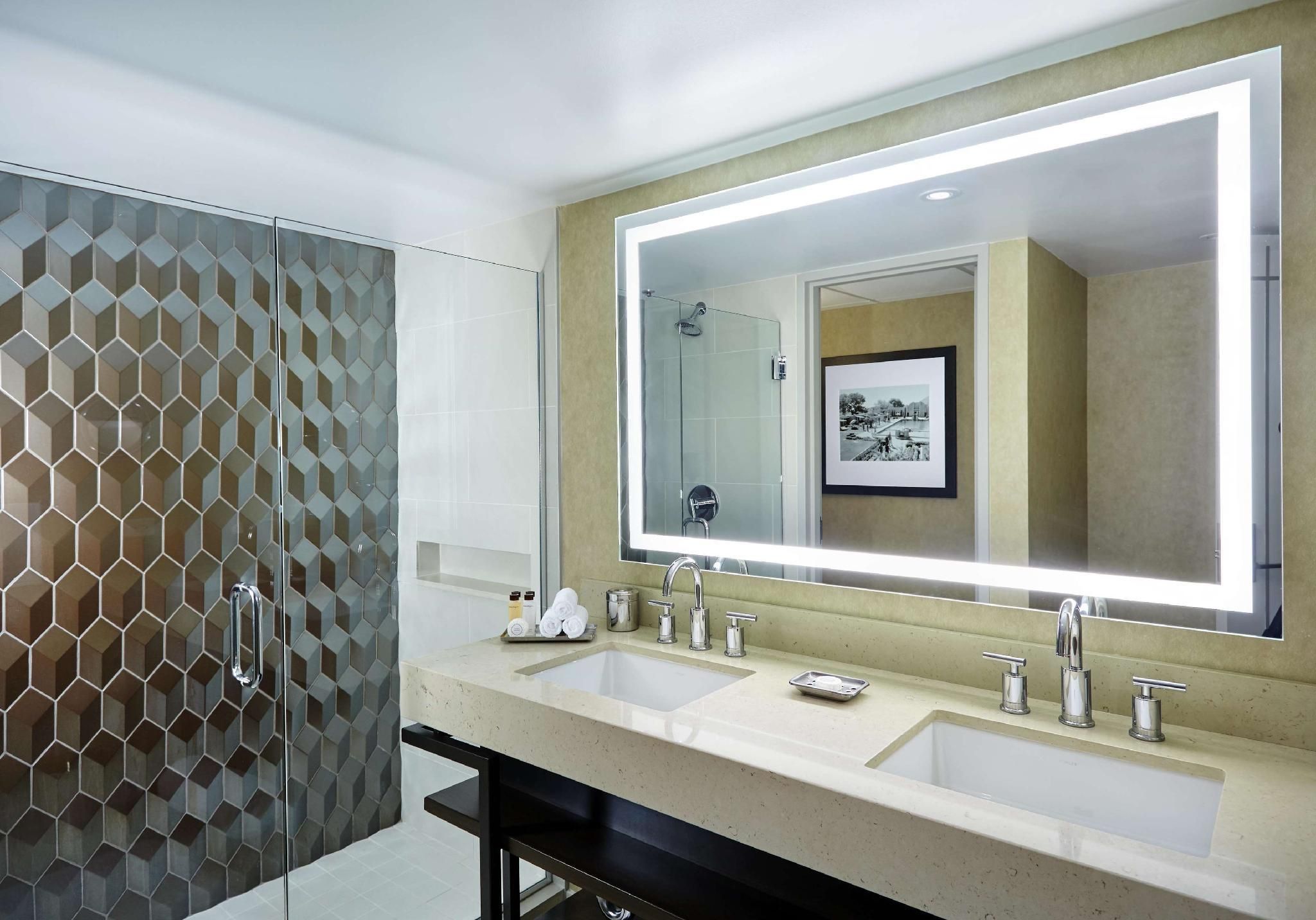 One Bedroom Suite One King