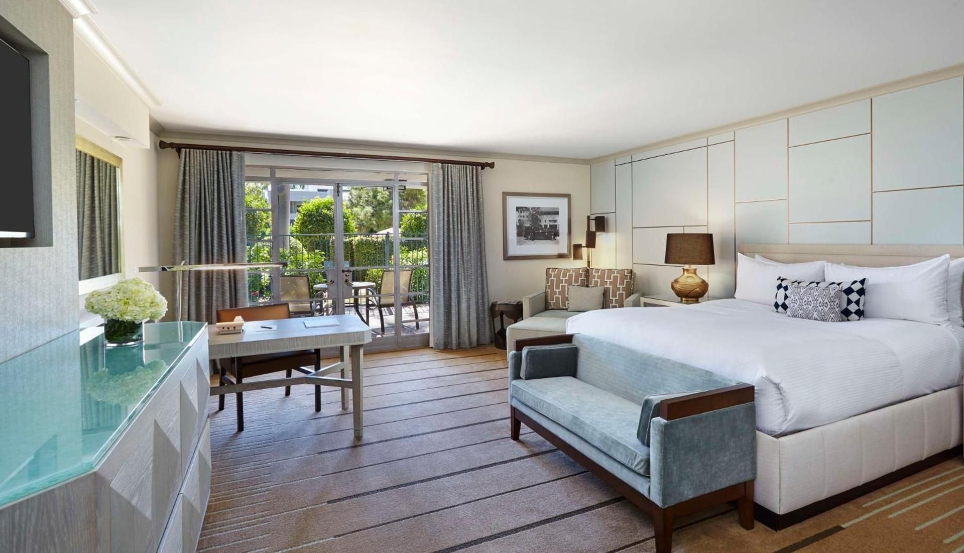 RESORT ROOM - BALCONY ROOM - ONE KING BED