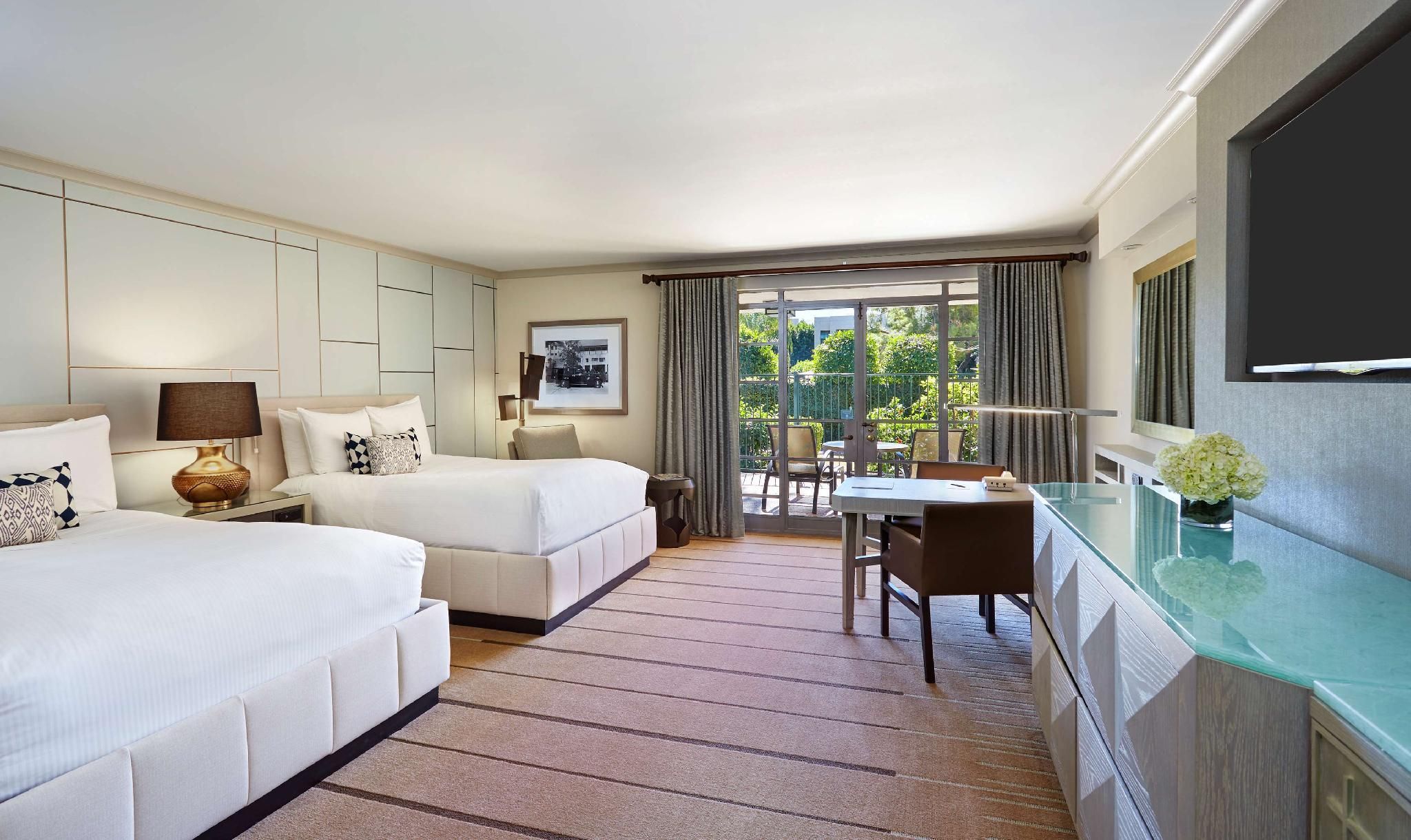 RESORT ROOM - BALCONY - TWO QUEEN BEDS