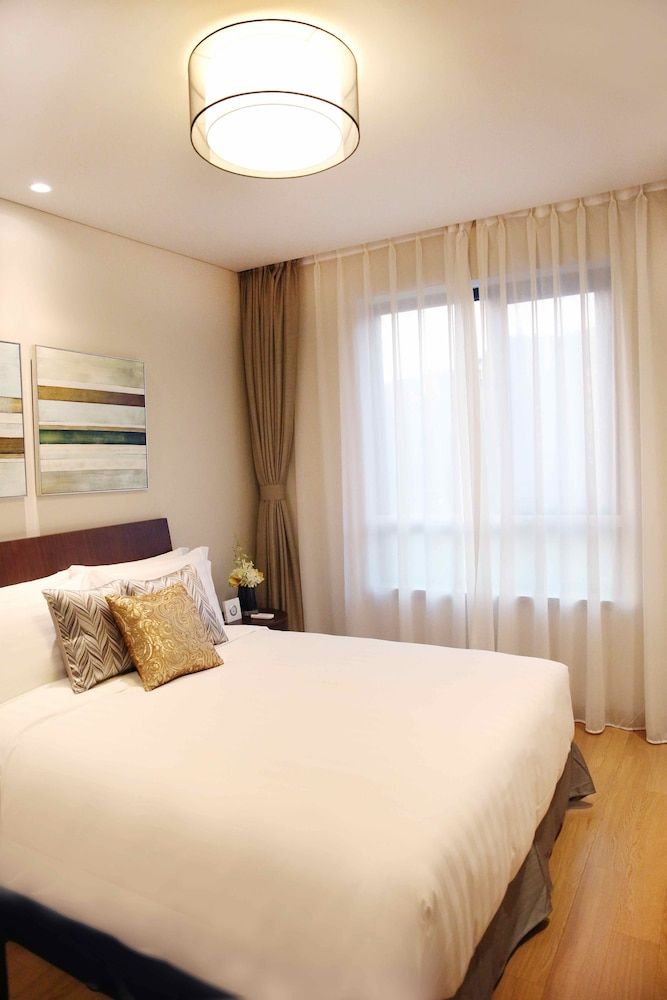 Green Court Place Jinqiao Middle Ring Shanghai Two Bedroom Standard 2