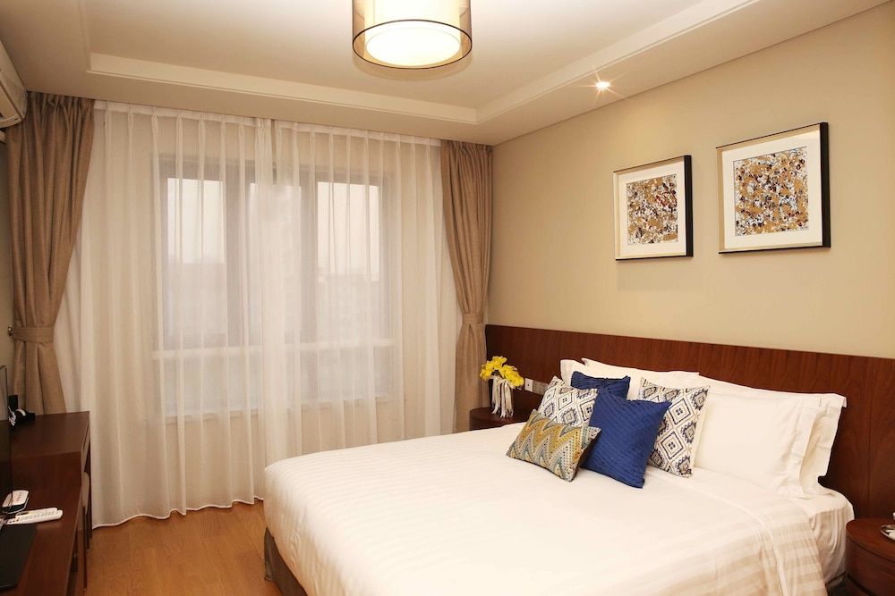 Green Court Place Jinqiao Middle Ring Shanghai Two Bedroom Standard