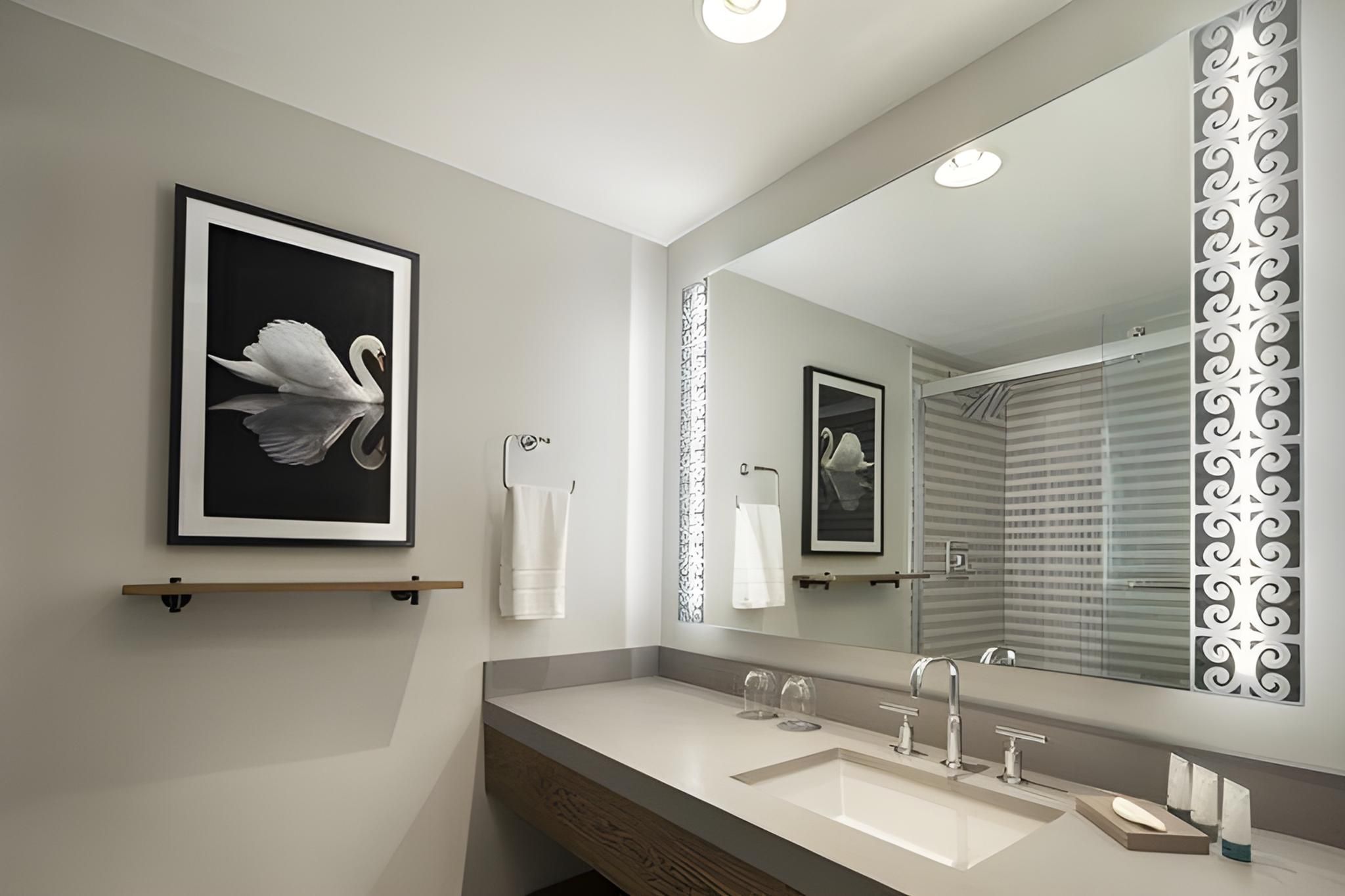 Corner King Guest Room, Larger Guest room, 1 King, City view, Corner room
