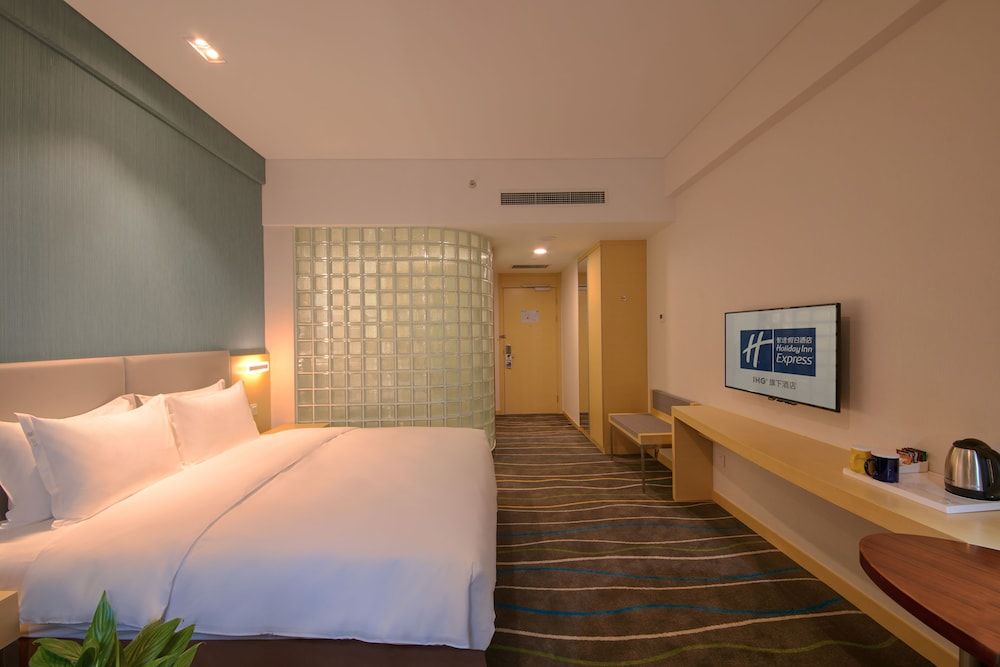 Standard Room, 1 King Bed