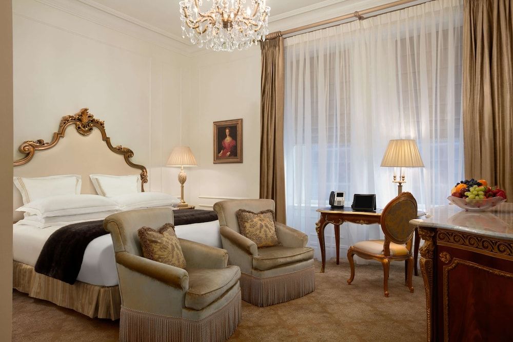 The Plaza - A Fairmont Managed Hotel Room, 1 King Bed 2