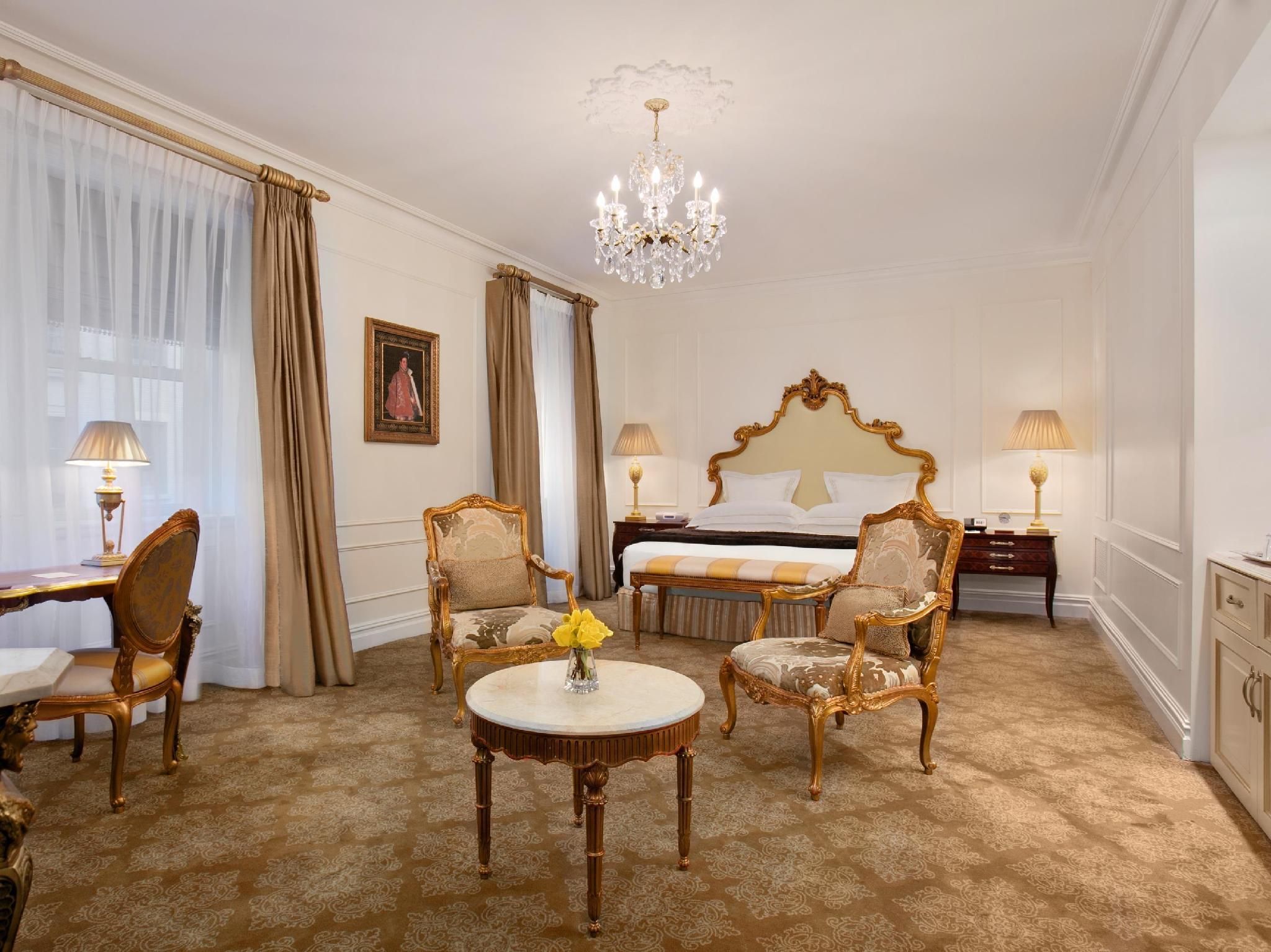 Grand Deluxe King Room