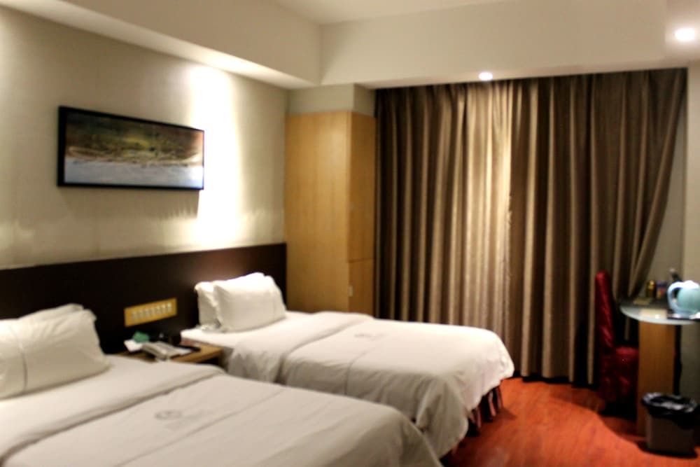 undefined Huangpu Hotel 9
