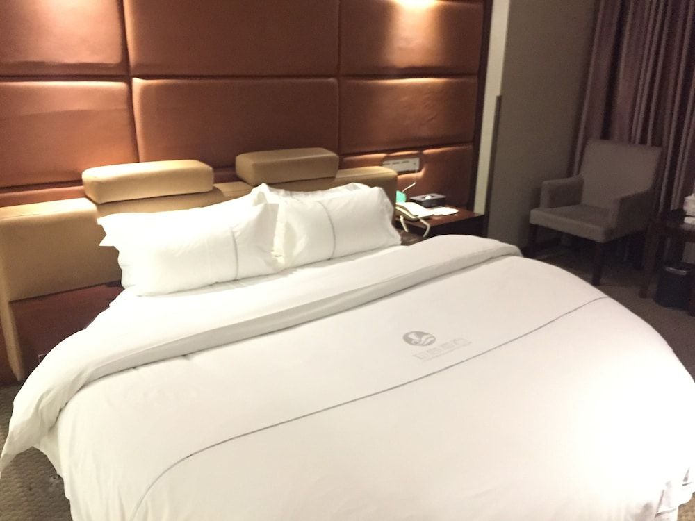 Huangpu Hotel Yingshang Round Bed 3