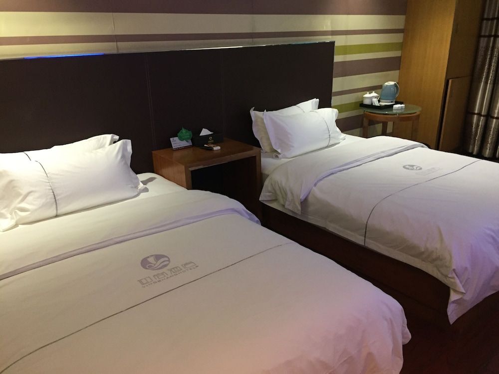 Huangpu Hotel Business Twin Room 3
