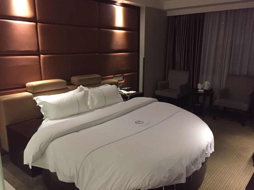 Huangpu Hotel Yingshang Round Bed 2