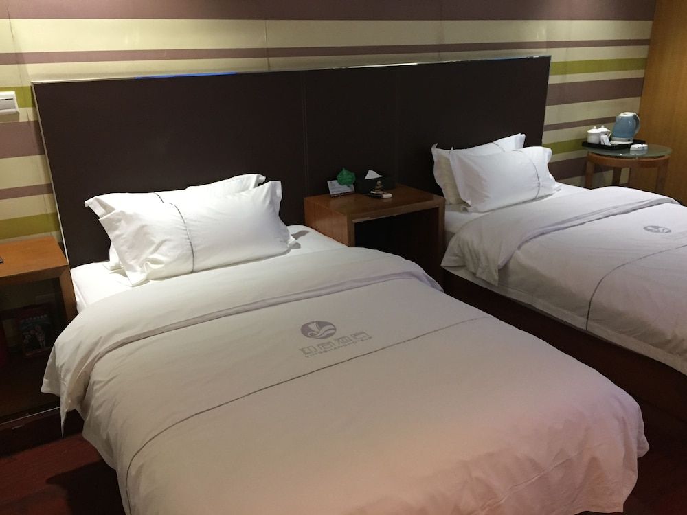 Huangpu Hotel Business Twin Room 2