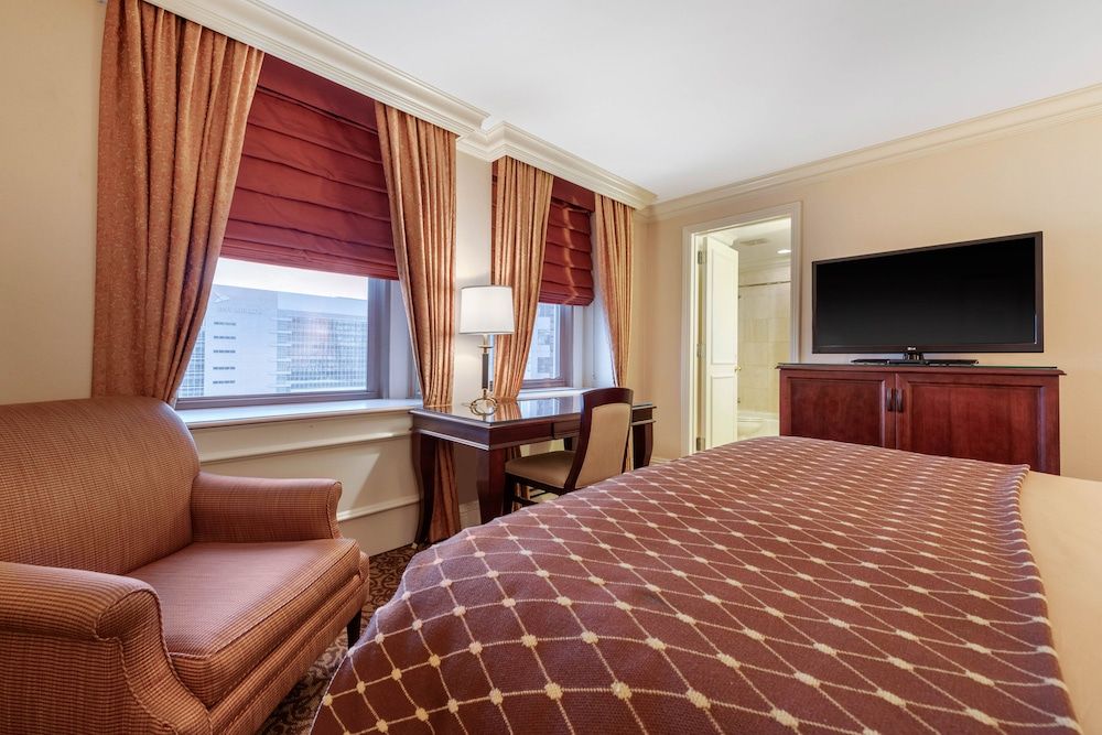 Omni William Penn Hotel Deluxe Room, 1 Queen Bed 3