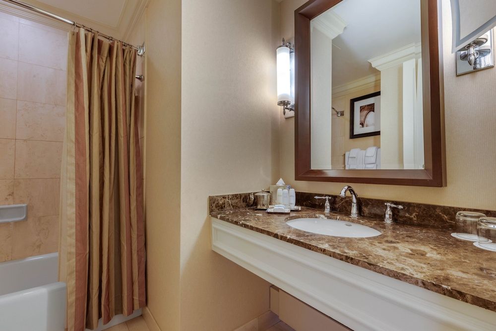 Omni William Penn Hotel Deluxe Room, 1 Queen Bed 9