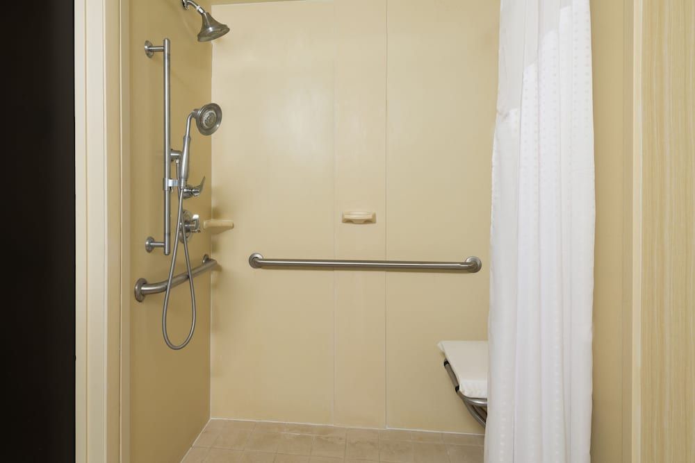 Holiday Inn Express & Suites Kendall East Miami by IHG Suite, 1 Double Bed, Accessible (Comm, Roll-In Shower) 3