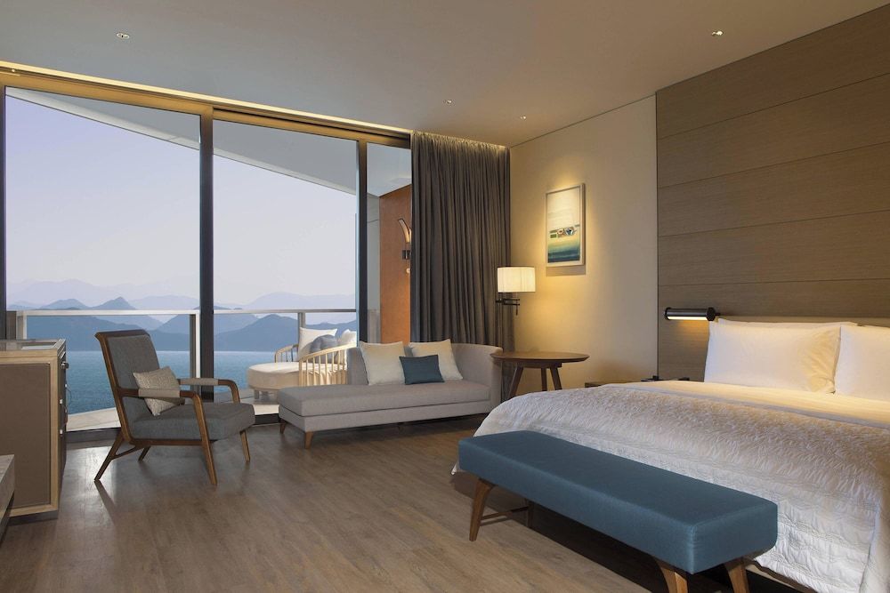 Room, 1 King Bed, Oceanfront