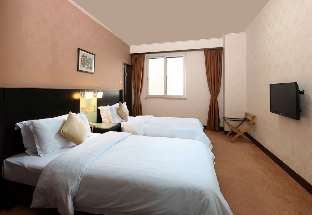 undefined Xinhua Hotel 4