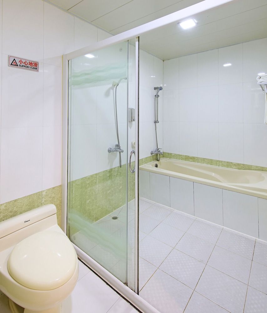 undefined Xinhua Hotel 5