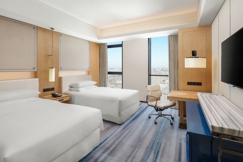 Club Room, 2 Twin Beds, City View