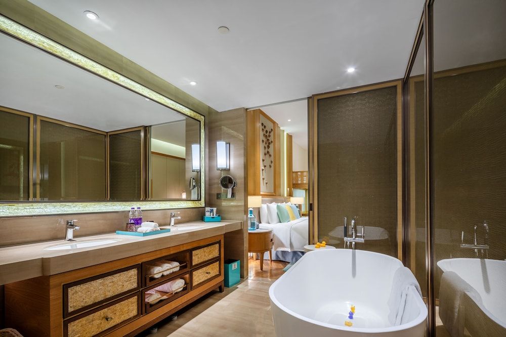 Suite, 2 Bedrooms, Sea View (Sky Signature, Club Millesime Access)