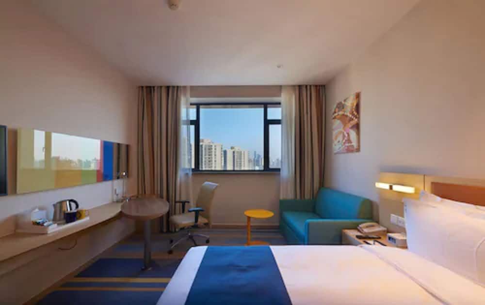 Holiday Inn Express Shanghai Zhenping by IHG Standard Room, 1 Queen Bed 4