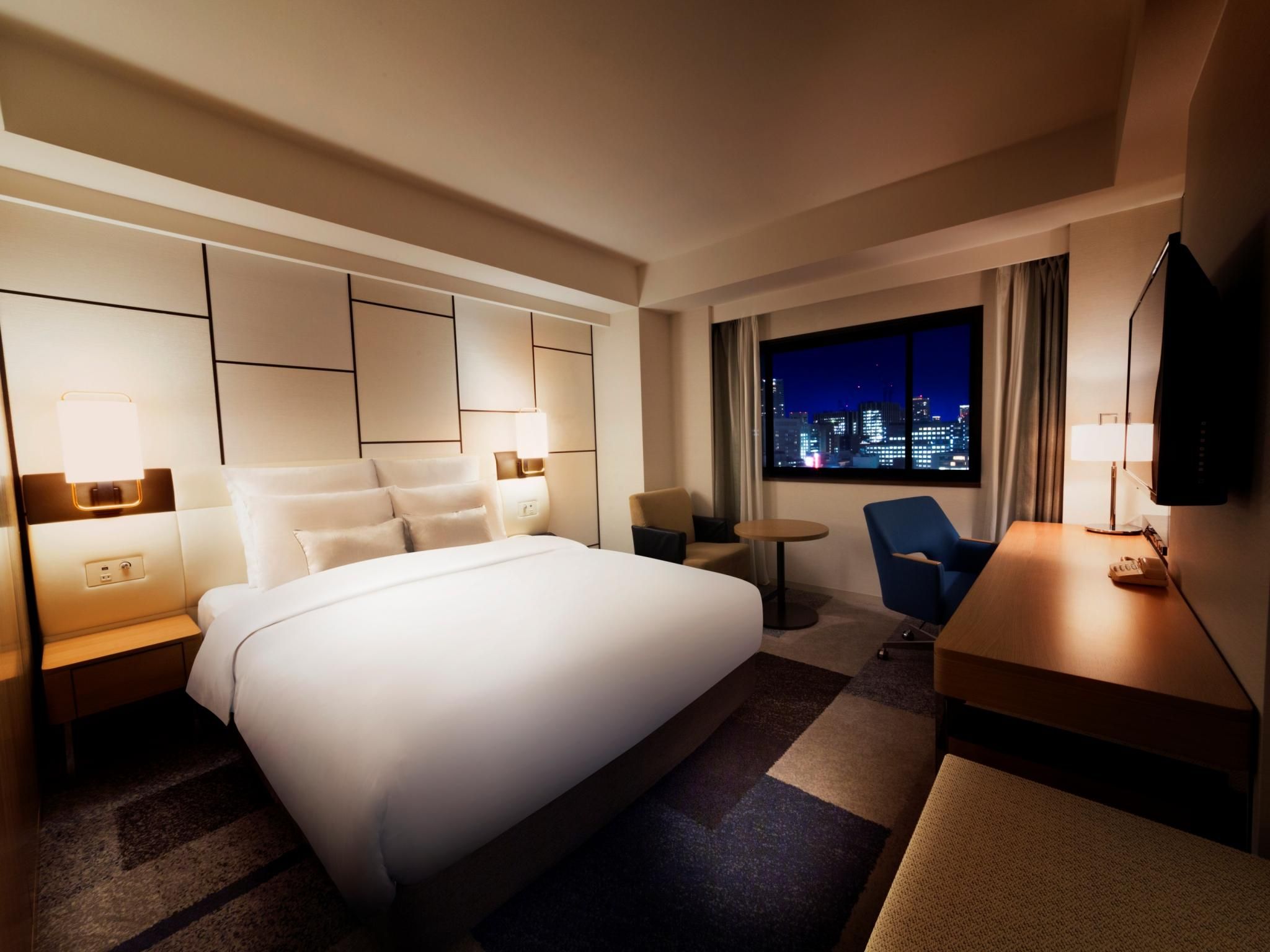 1 Queen Premium Lounge Access High Floor