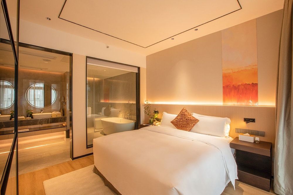 Lia Studio King Bed Room