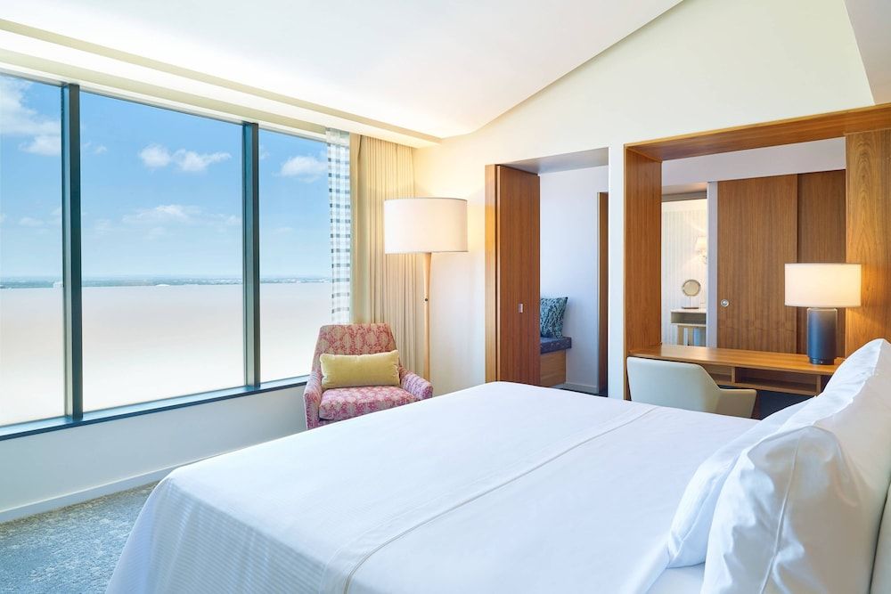 Club Room, 1 King Bed, Non Smoking