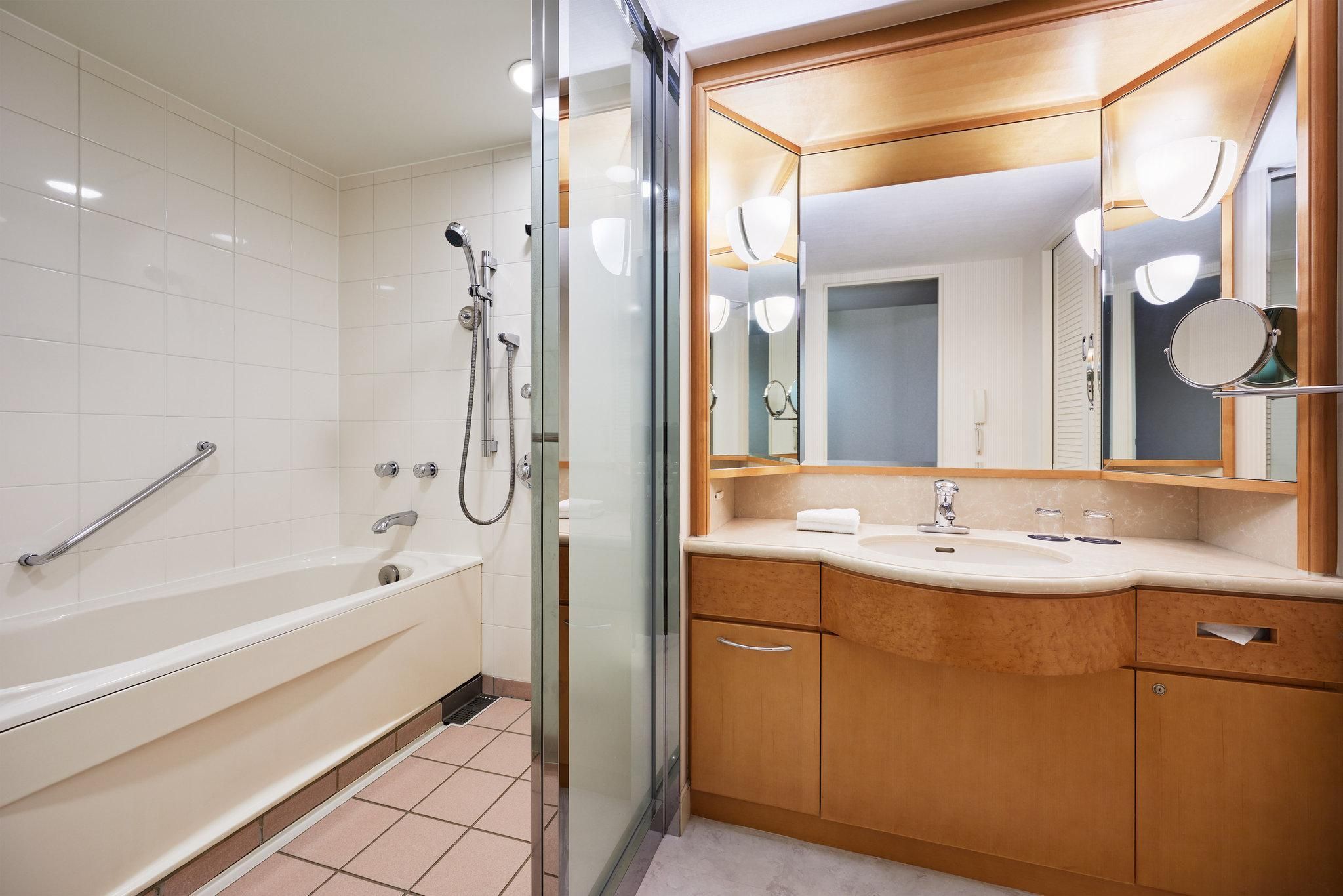 Grande 2 Beds, Guest room, 2 Double, Disney or Bay view, Main Building, Balcony