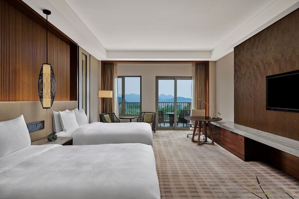 Room, 2 Double Beds, Balcony, Mountain View (Balcony)