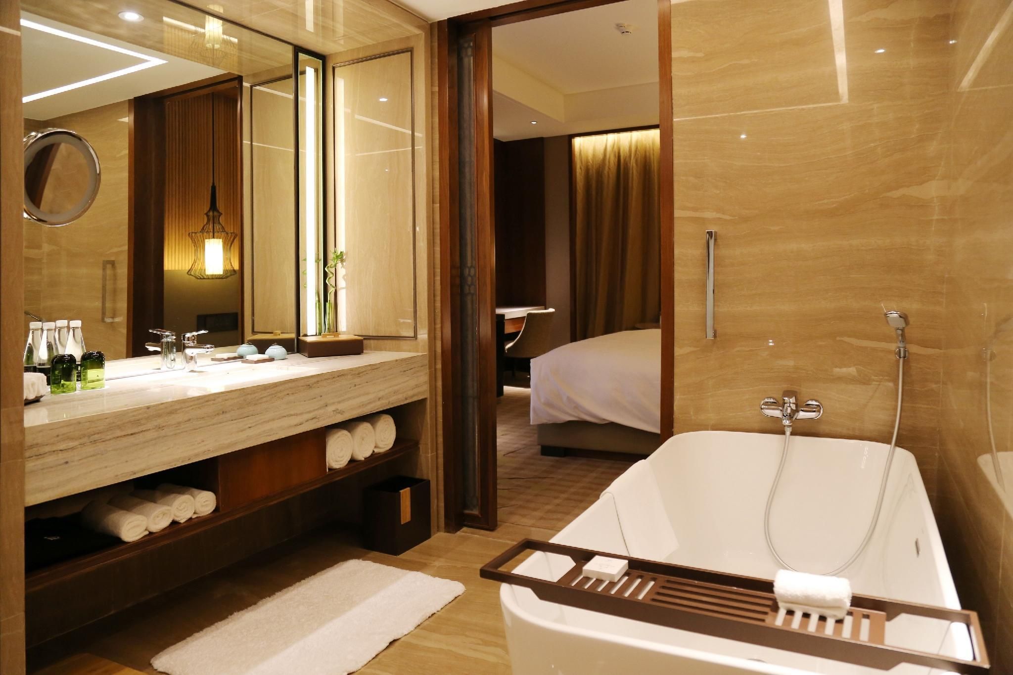 nature view, 1 bedroom suite, 1 king, balcony