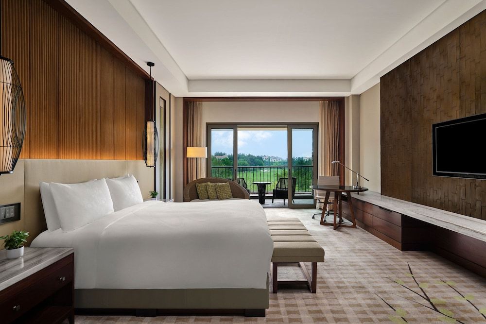 JW Marriott Hotel Zhejiang Anji Room, 1 King Bed, Balcony, Mountain View (Balcony) 2