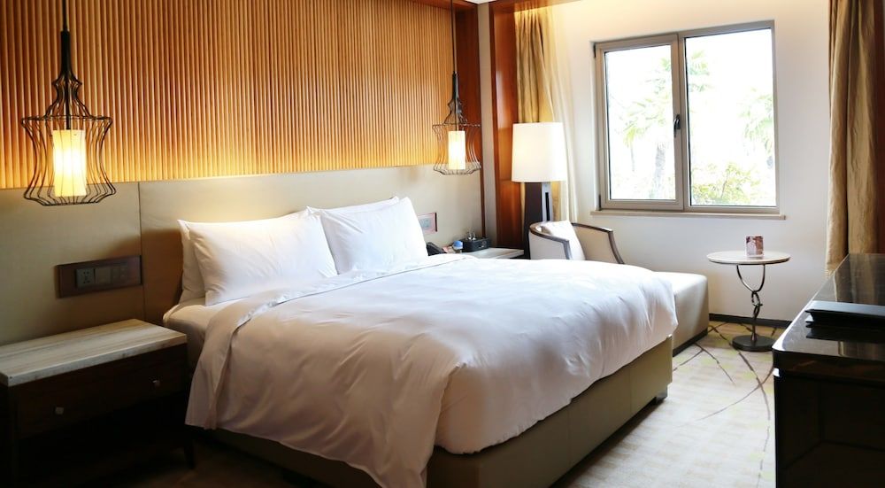 JW Marriott Hotel Zhejiang Anji Room, 1 King Bed, Balcony, Mountain View (Balcony) 5