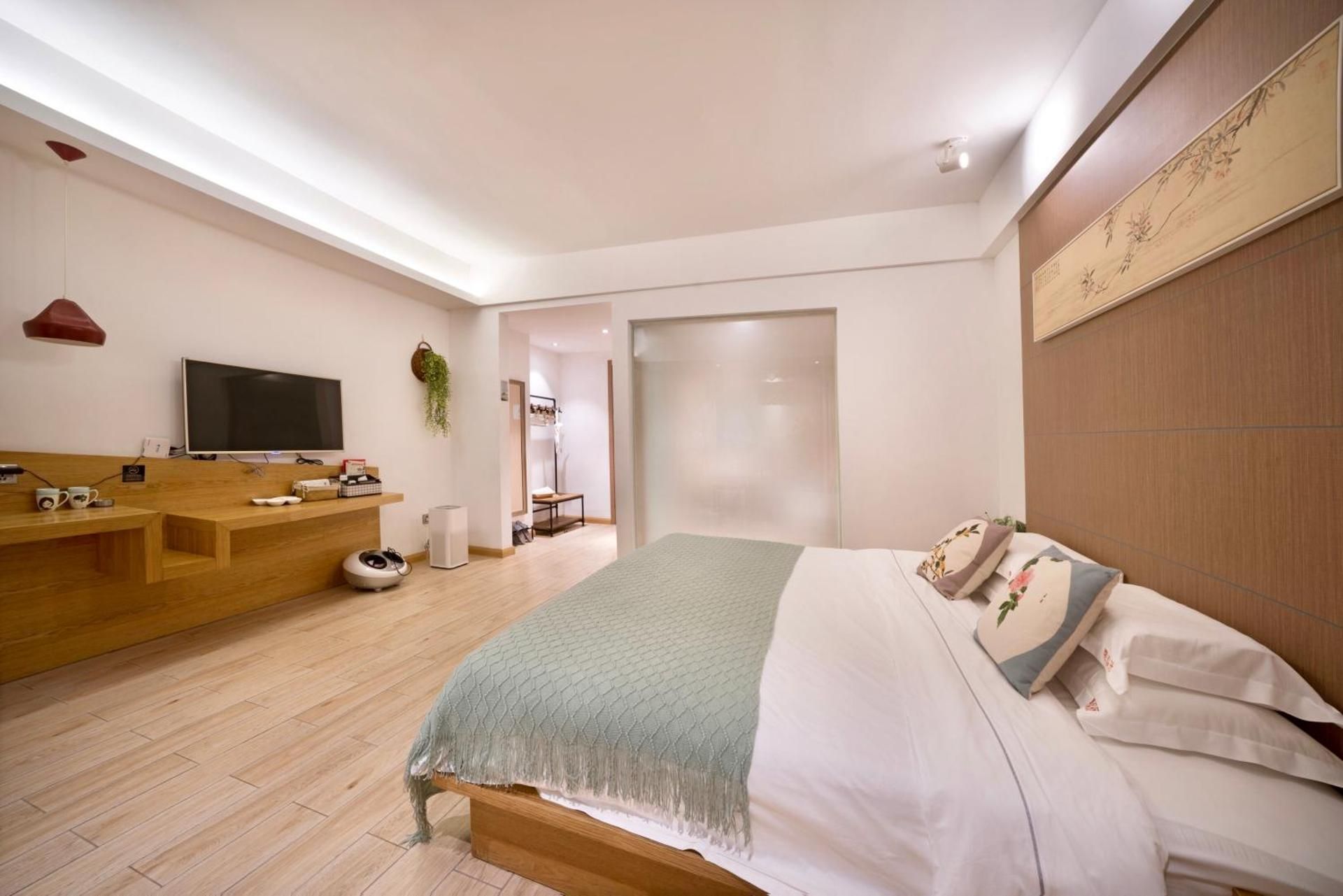 Standard King Room (No Window)