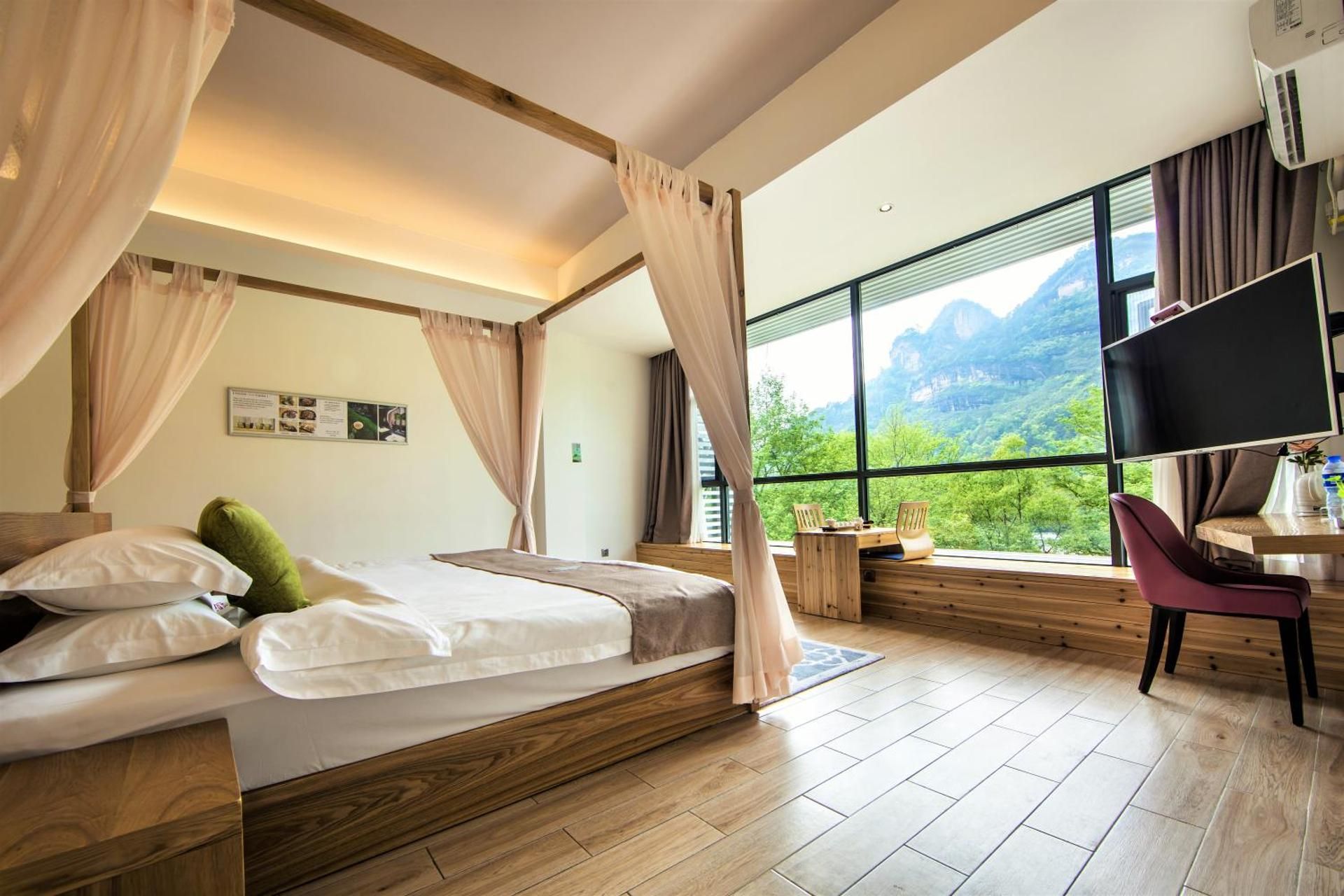 King Room with Mountain View