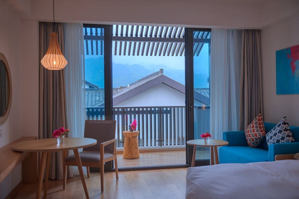 Holiday Inn Express - Zhejiang Qianxia Lake by IHG Standard Room, 1 King Bed, Balcony 7