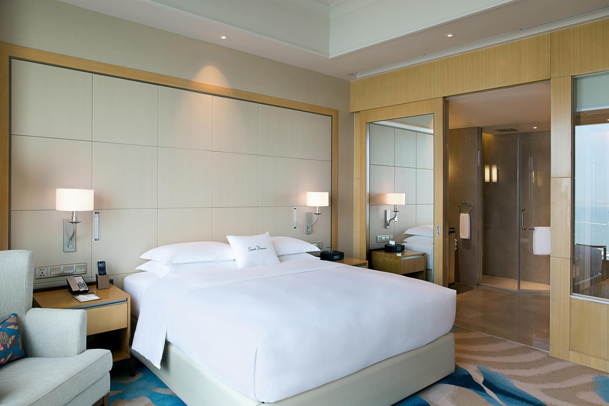 King Premier Sea View Suite